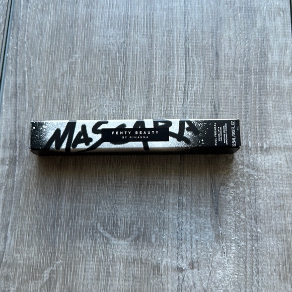 Fenty Beauty Mascara Full Frontal - Picture 1 of 3